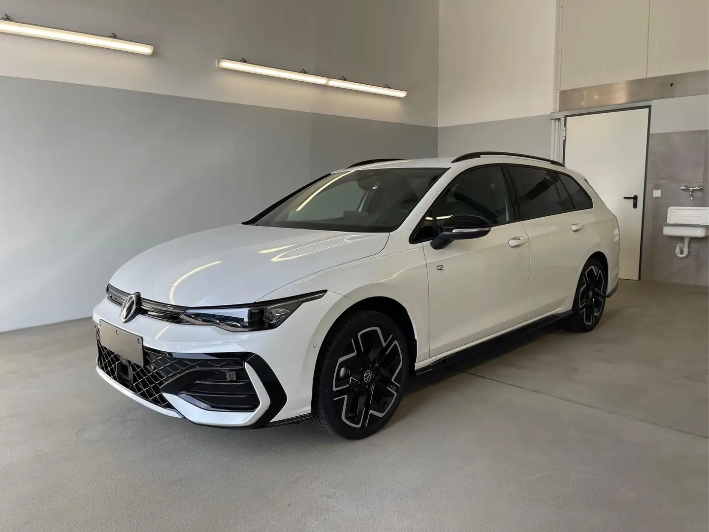 Volkswagen Golf Variant Facelift R-Line 150PS DSG+Black Style+AHK 1.5 e... Bianco - 1