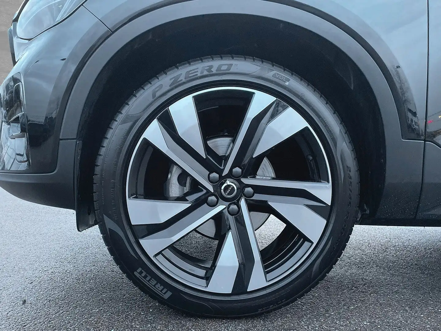 Volvo XC40 T2 Automatik Plus Dark  ACC BLIS LED 20" Schwarz - 2