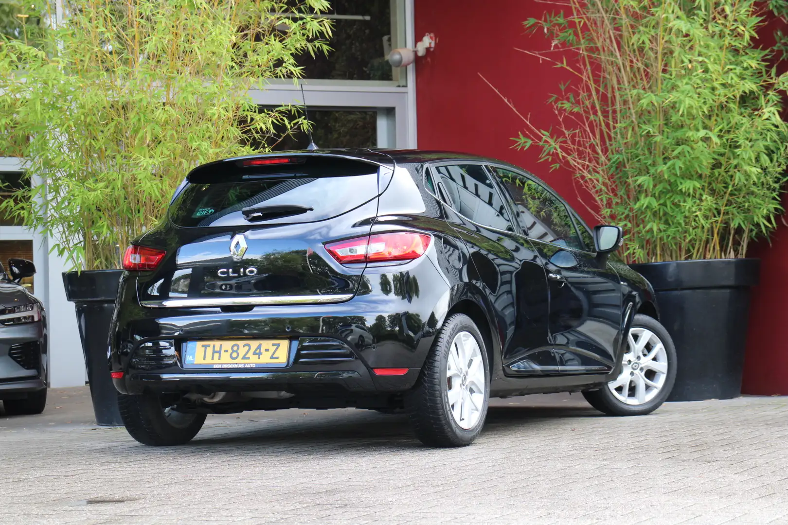 Renault Clio 0.9 TCe Limited | Keyless | Parkeersensoren | Navi Noir - 2