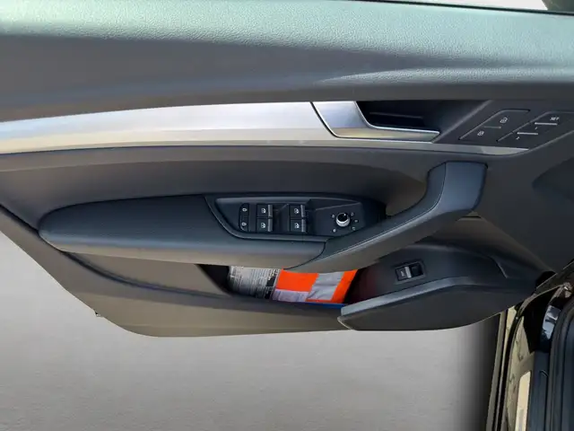 Audi Q5 view 14