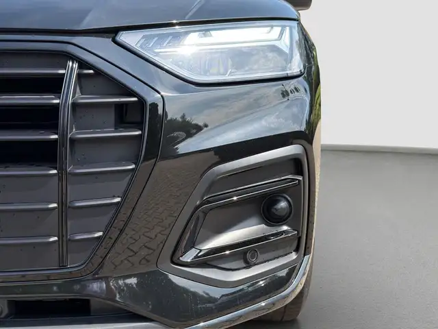 Audi Q5 view 12