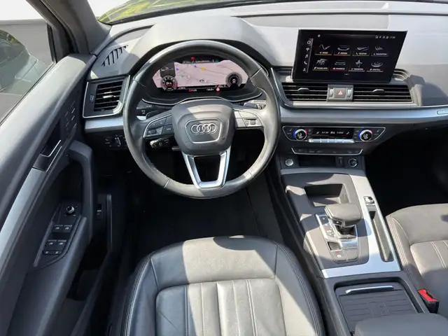 Audi Q5 view 8