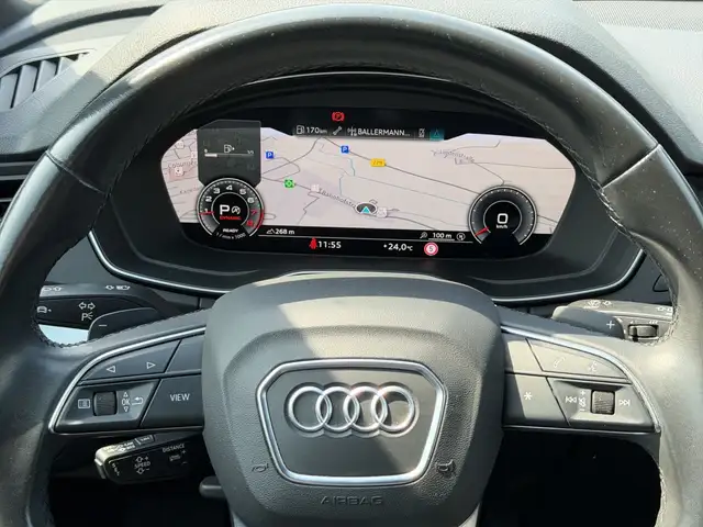 Audi Q5 view 9