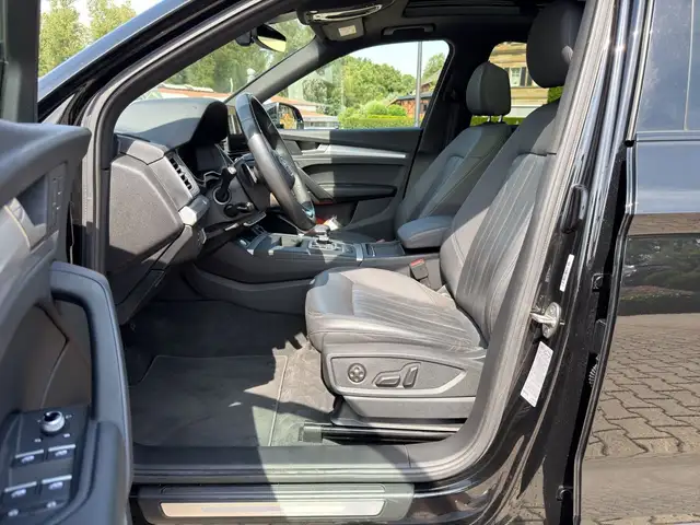 Audi Q5 view 15