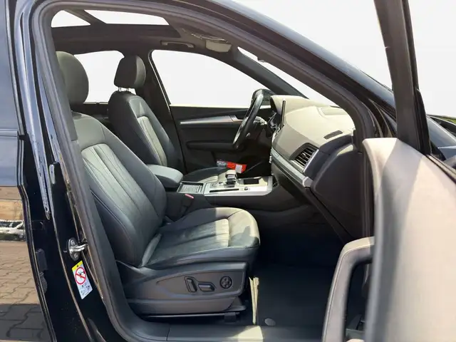 Audi Q5 view 4