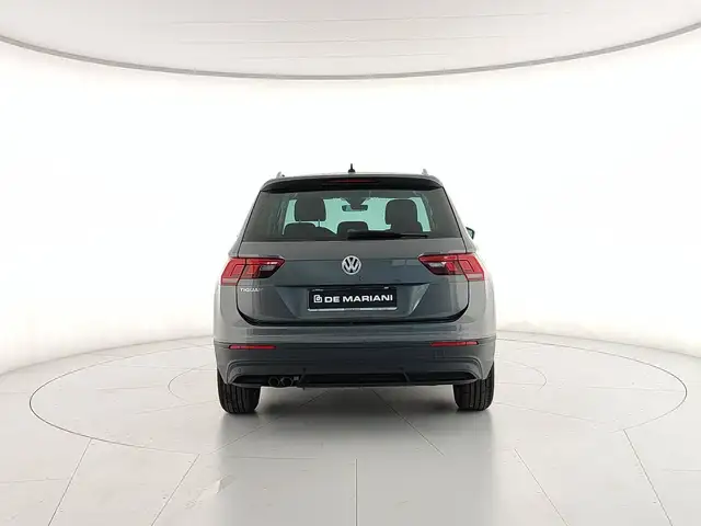 Volkswagen Tiguan view 4
