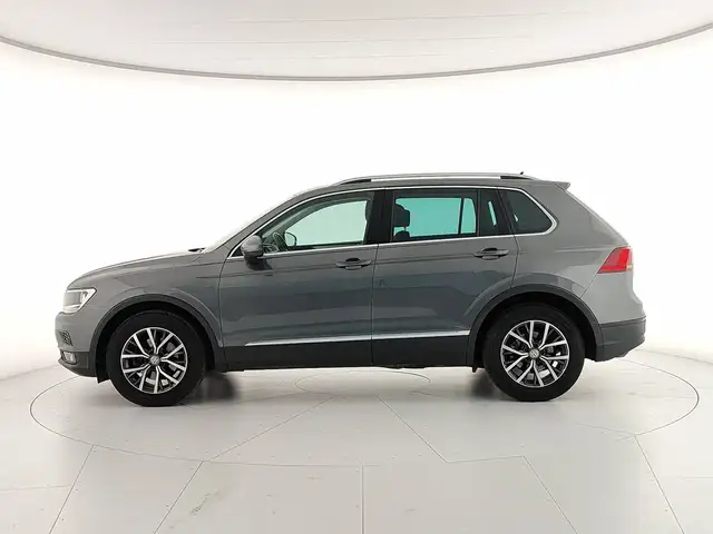 Volkswagen Tiguan view 2