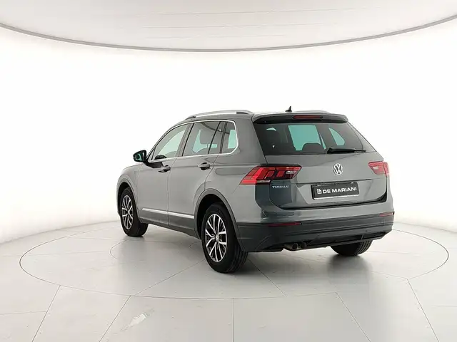 Volkswagen Tiguan view 3