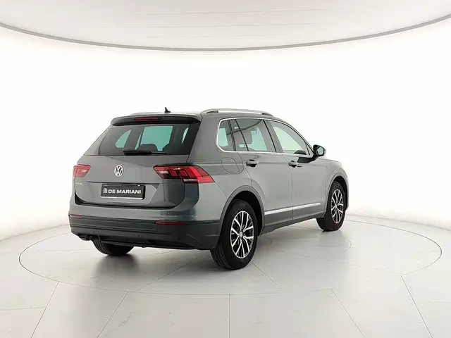 Volkswagen Tiguan view 5