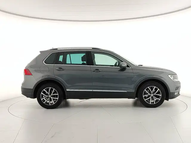 Volkswagen Tiguan view 6