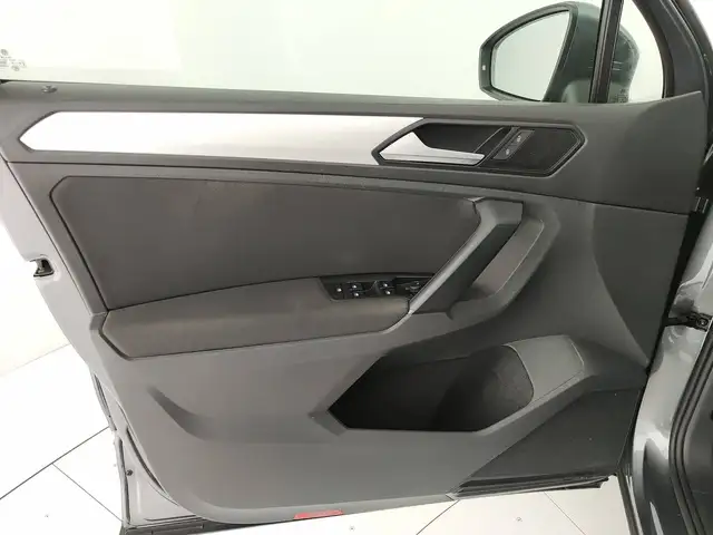 Volkswagen Tiguan view 13