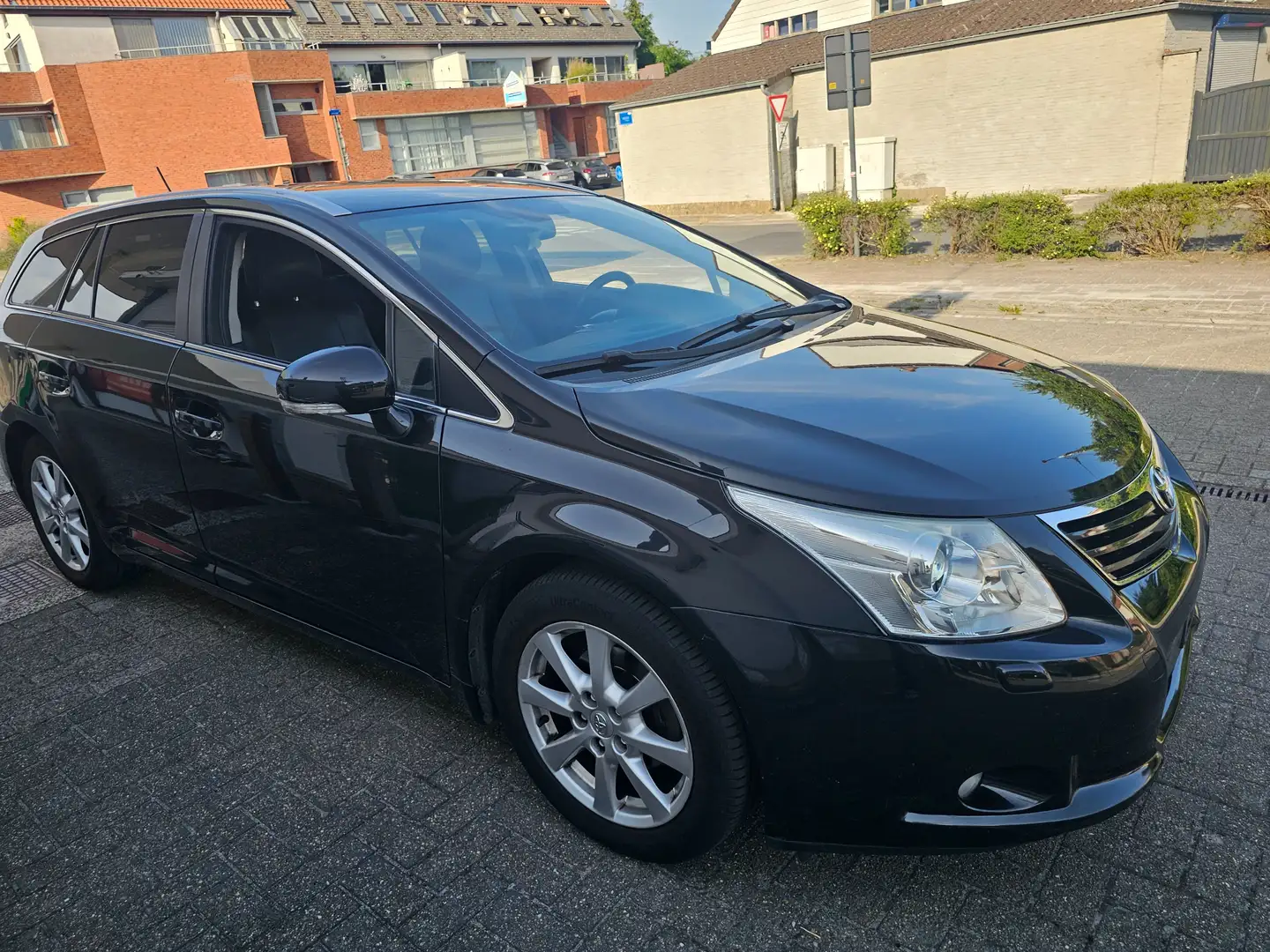 Toyota Avensis SW 1.8i Sol Multidrive S Automatique Noir - 2
