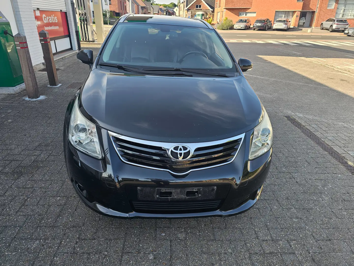 Toyota Avensis SW 1.8i Sol Multidrive S Automatique Noir - 1