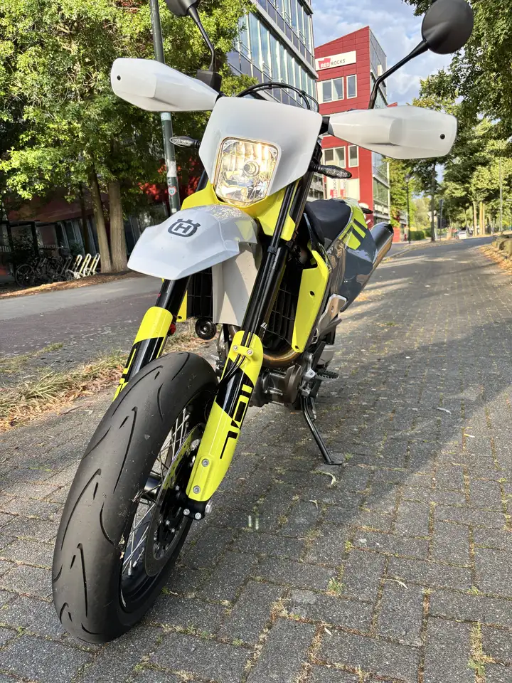 Husqvarna 701 Supermoto