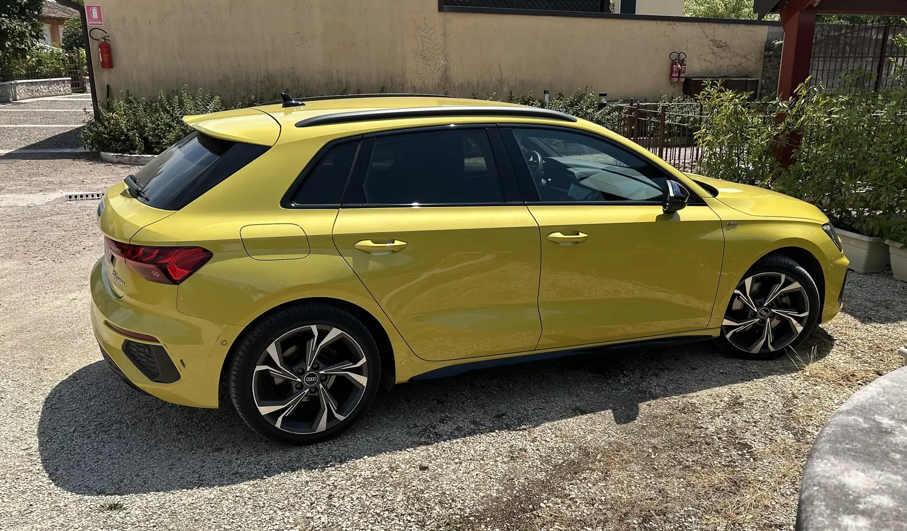 Audi A3 Sportback 30 1.5 g-tron S line edition s-tronic Giallo - 2