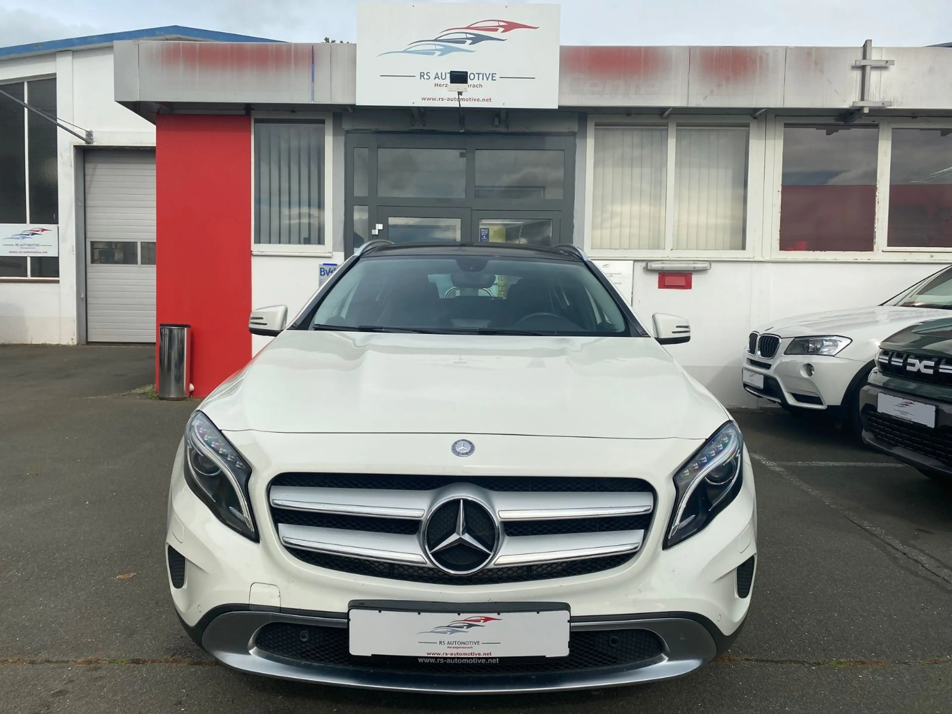 Mercedes-Benz GLA 200 6-Gang*2.Hd*Xenon*Shzg*Navi*Pano* — photo 4