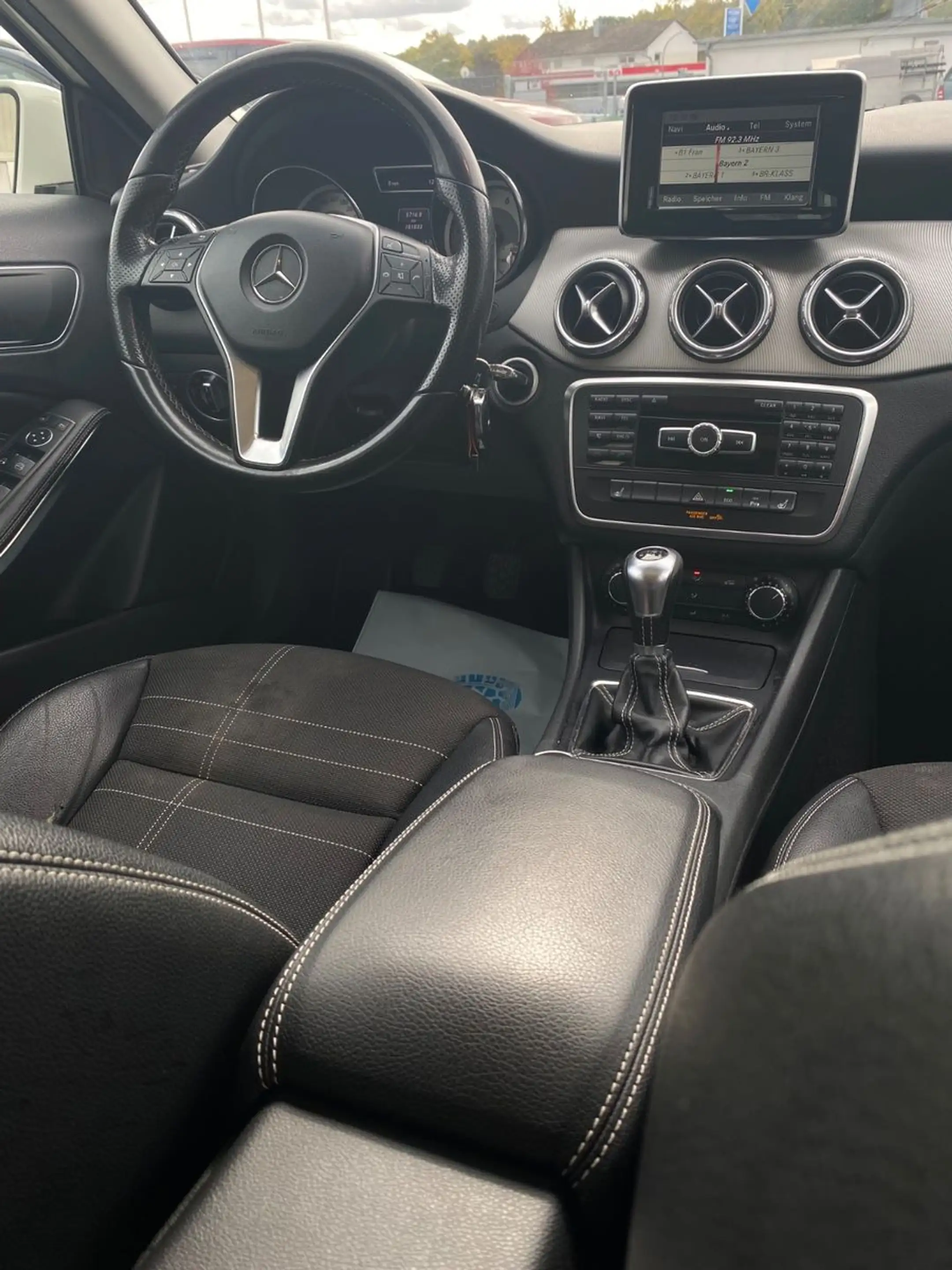 Mercedes-Benz GLA 200 6-Gang*2.Hd*Xenon*Shzg*Navi*Pano* — photo 11