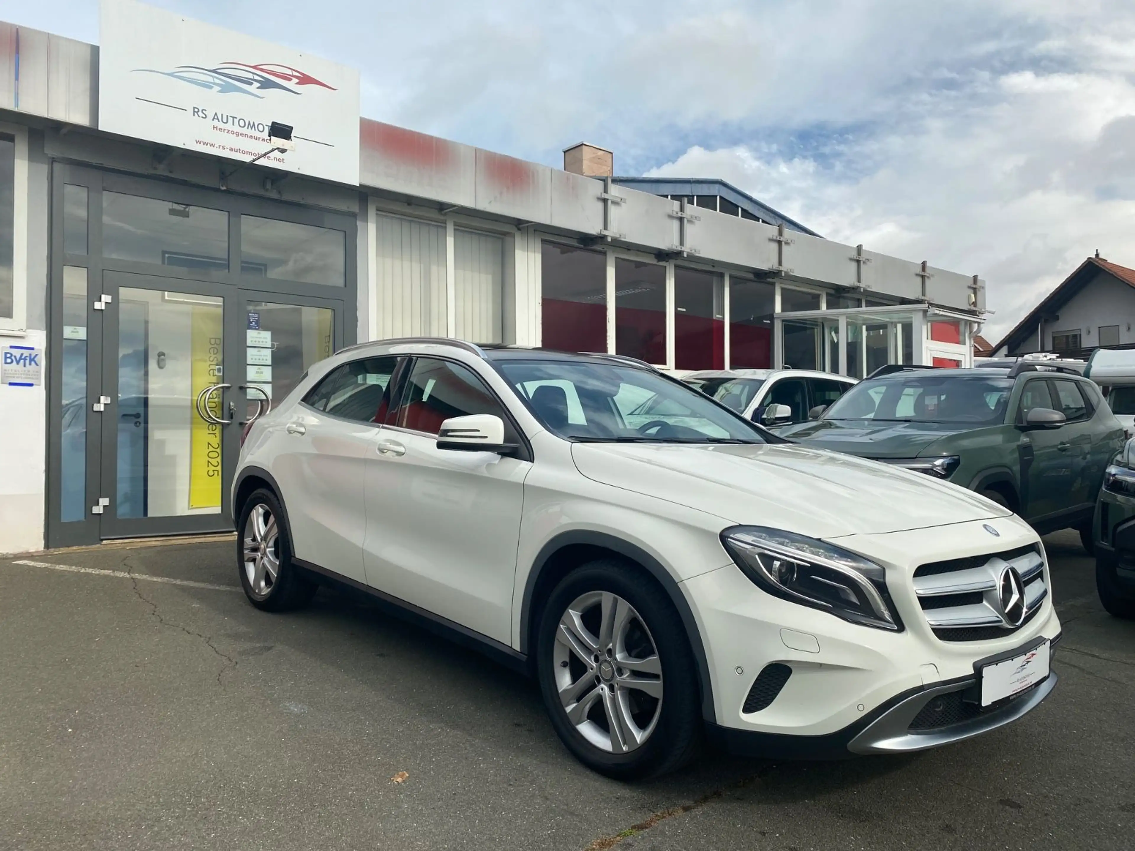 Mercedes-Benz GLA 200 6-Gang*2.Hd*Xenon*Shzg*Navi*Pano* — photo 2