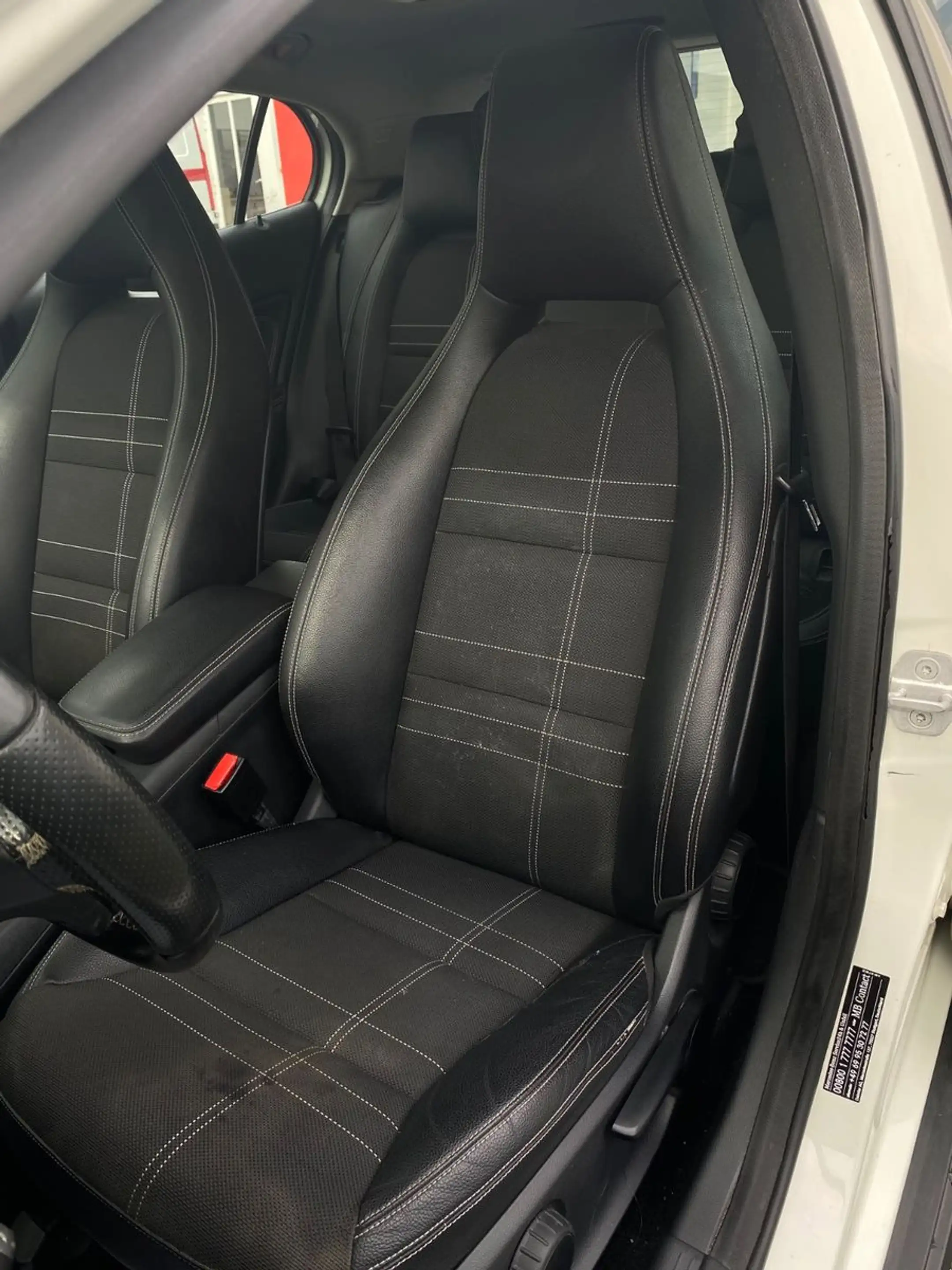 Mercedes-Benz GLA 200 6-Gang*2.Hd*Xenon*Shzg*Navi*Pano* — photo 13
