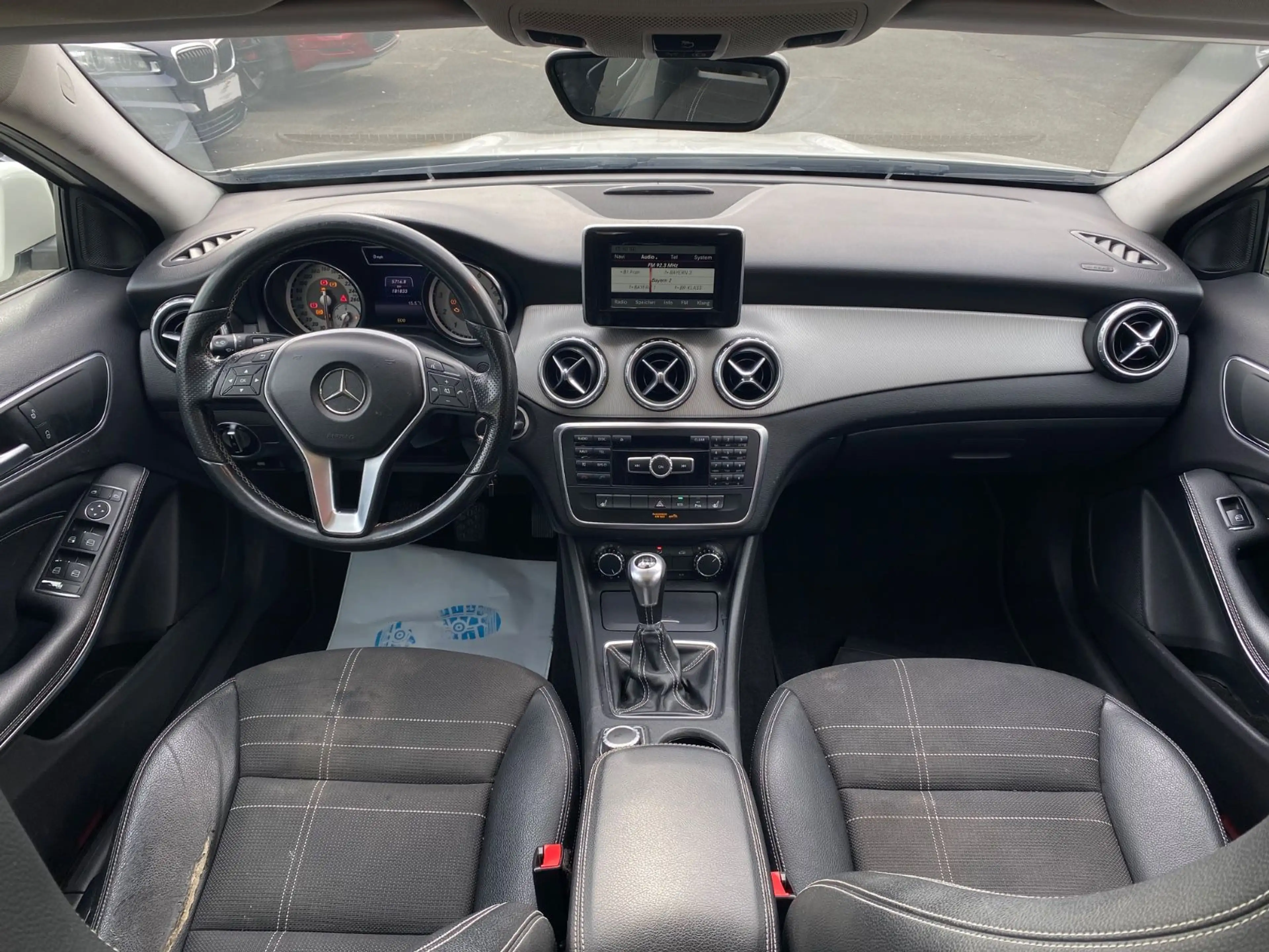 Mercedes-Benz GLA 200 6-Gang*2.Hd*Xenon*Shzg*Navi*Pano* — photo 9