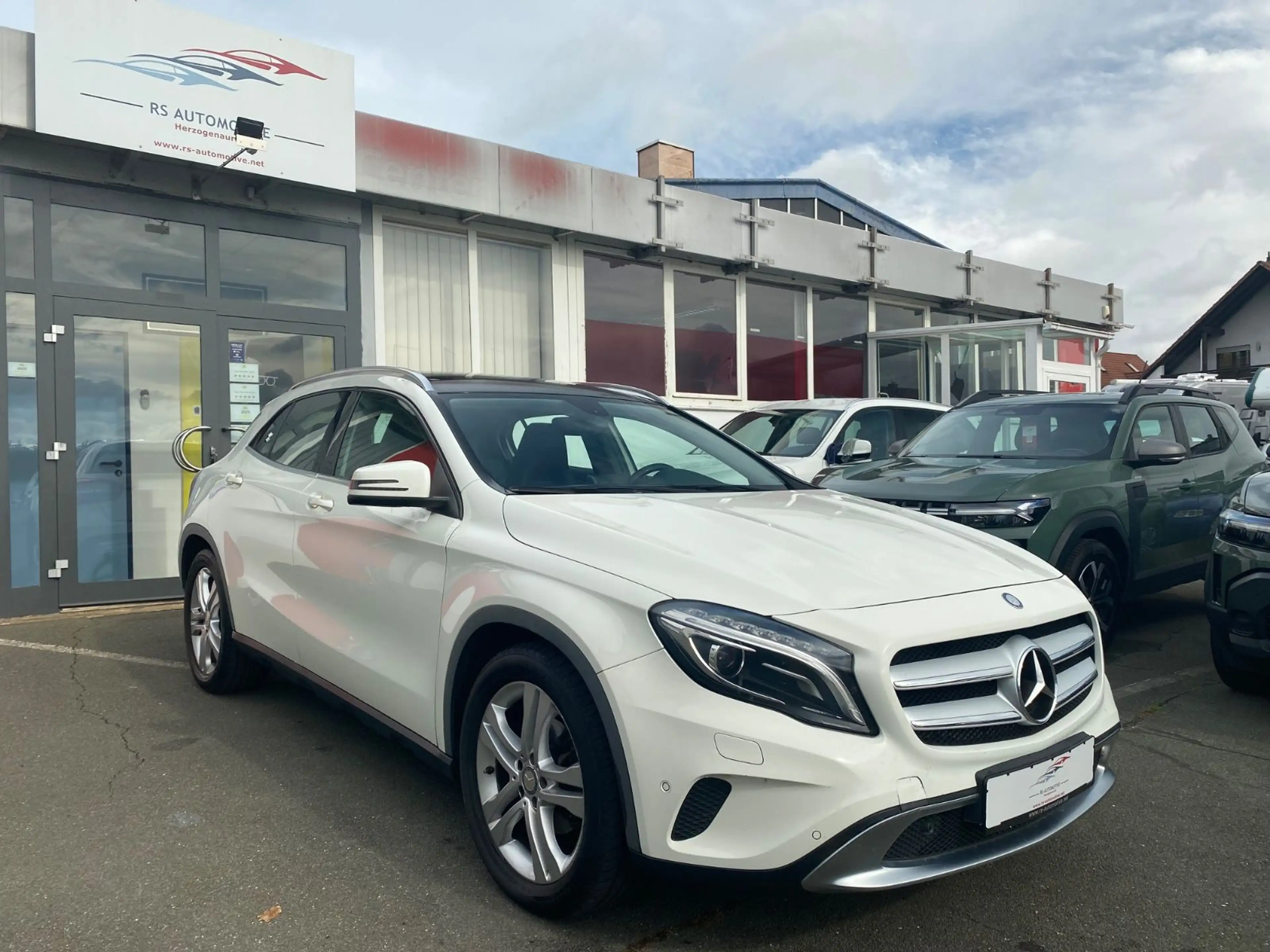 Mercedes-Benz GLA 200 6-Gang*2.Hd*Xenon*Shzg*Navi*Pano* — photo 3