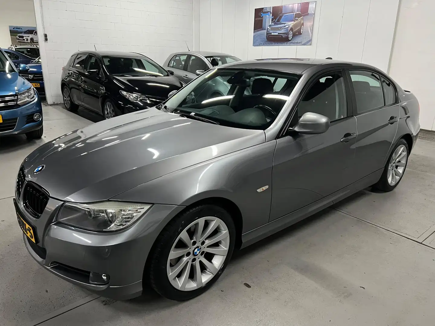 BMW 318 3-serie 318i Business Line NAVIGATIE / 17" VELGEN Grijs - 2