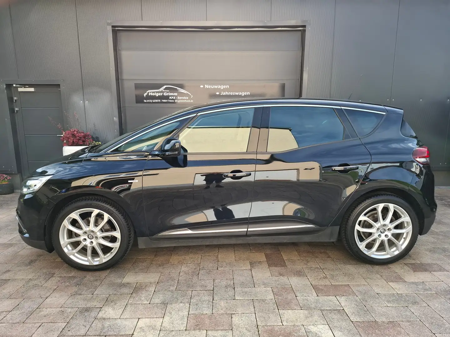 Renault Scenic BOSE EDITION Navi/Sitzheiz/1.Hd/8-fach/scheckheft Černá - 1