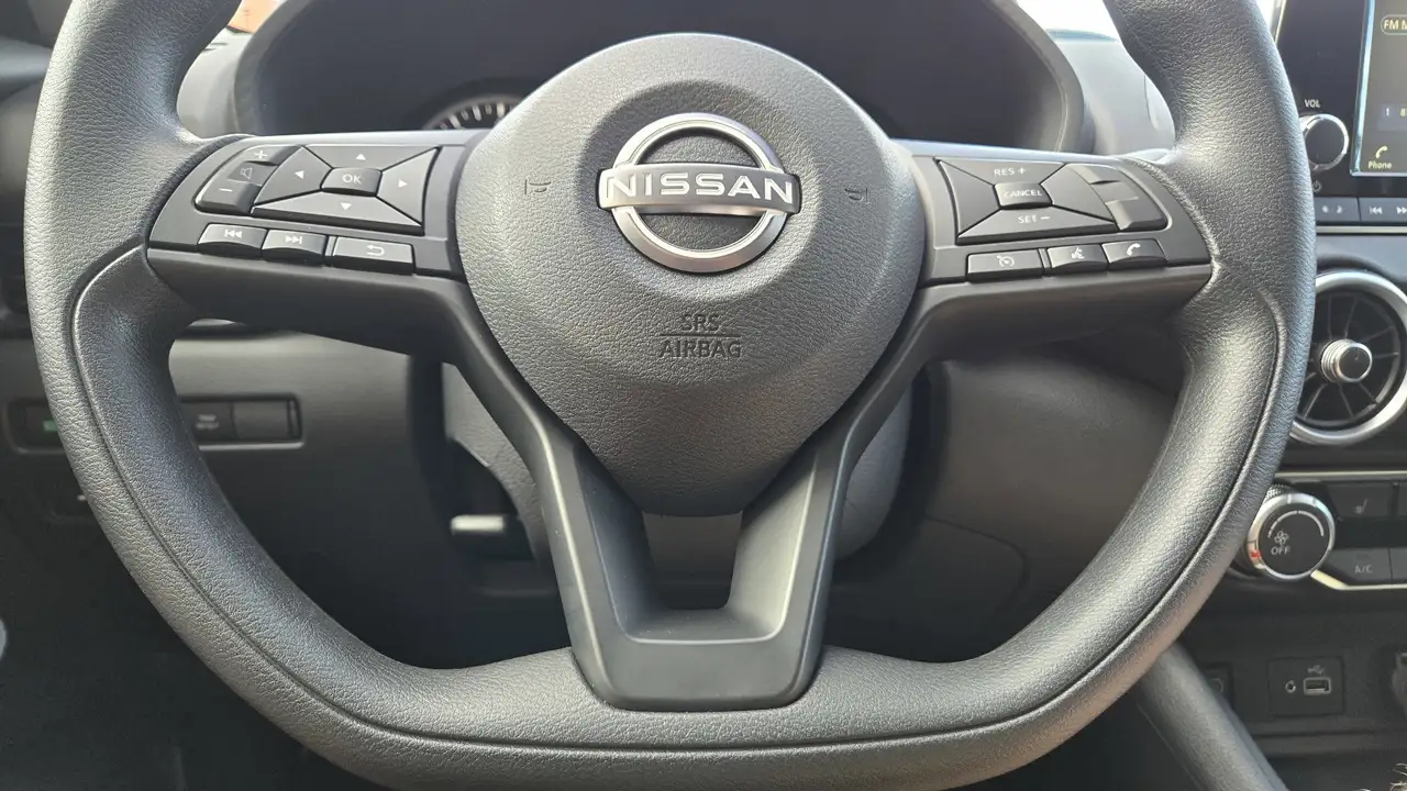 Nissan Sentra снимка Nissan Sentra