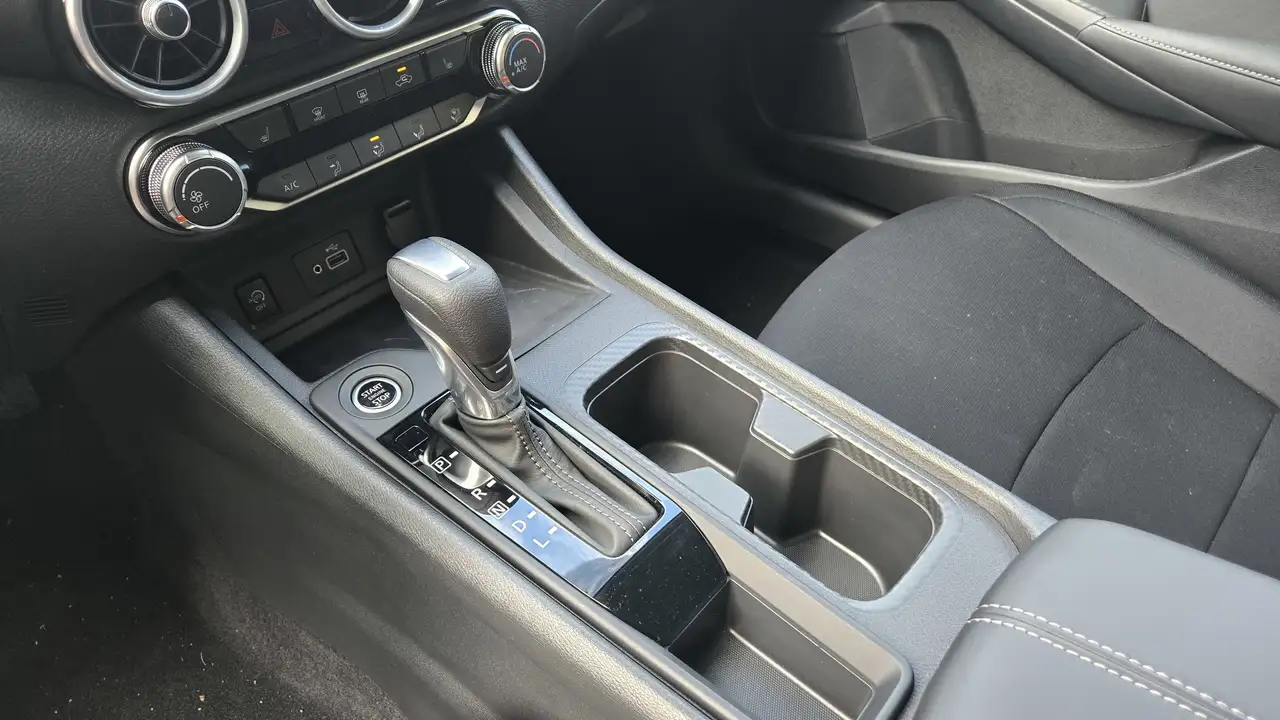 Nissan Sentra снимка Nissan Sentra