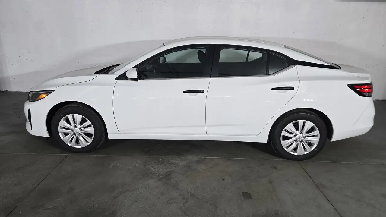 Nissan Sentra снимка Nissan Sentra