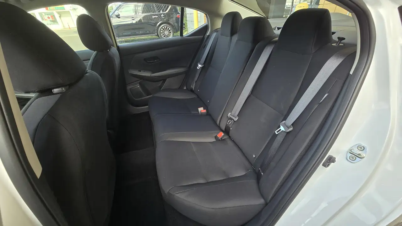 Nissan Sentra снимка Nissan Sentra