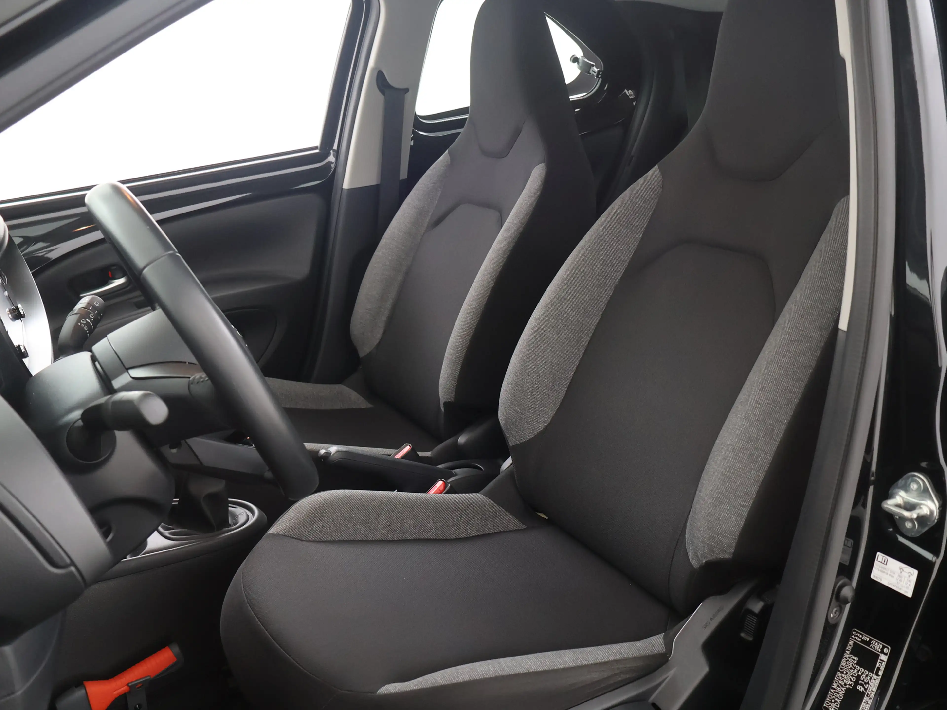 Toyota Aygo X 1.0 VVT-i MT Play | Dealer onderhouden | Airco | A — photo 8