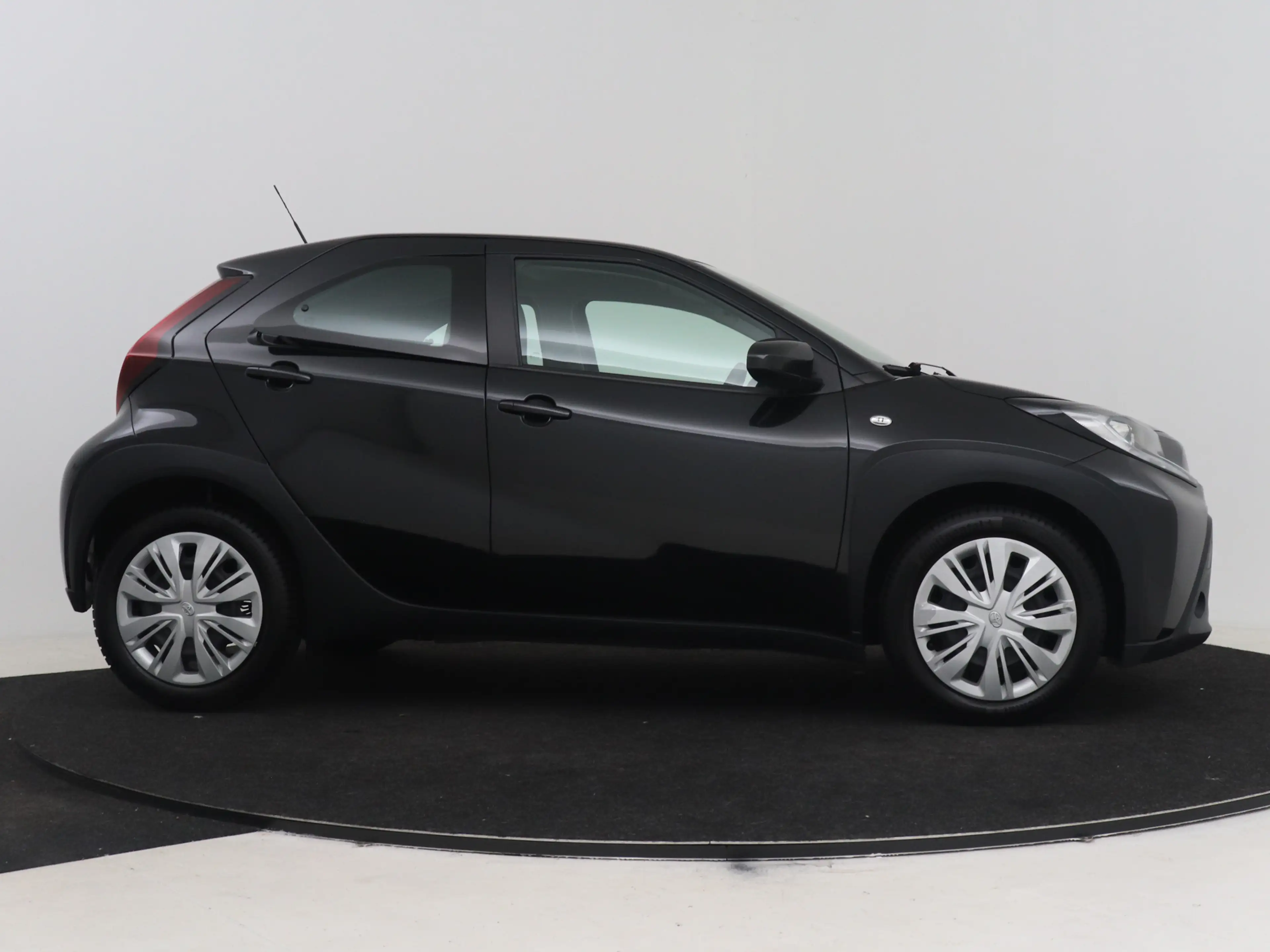 Toyota Aygo X 1.0 VVT-i MT Play | Dealer onderhouden | Airco | A — photo 14