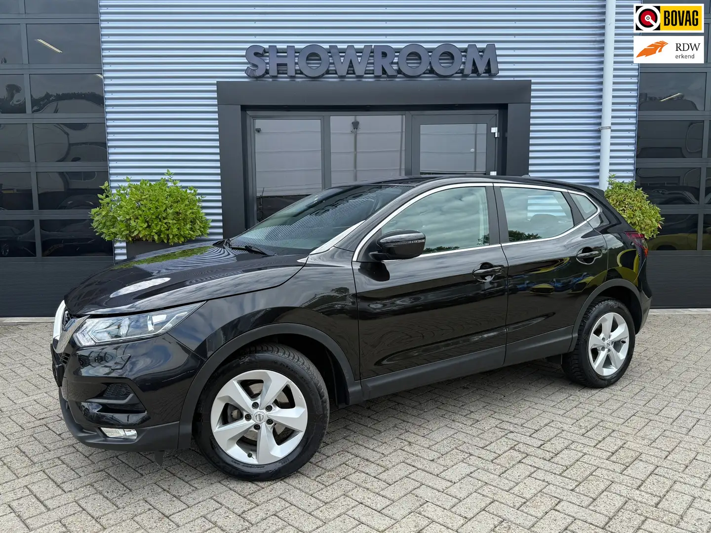 Nissan Qashqai 1.3 DIG-T N-Connecta Automaat|Trekhaak|Applecarpla Schwarz - 1