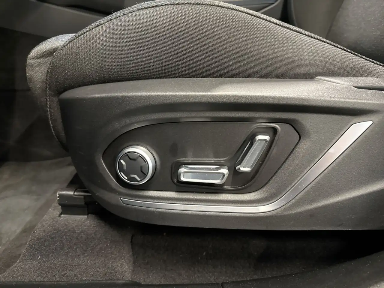 Lynk & Co 01 1.5 PHEV MY22 BLACK-PAKKET PANO 360 CAMERA, миниатюра 21