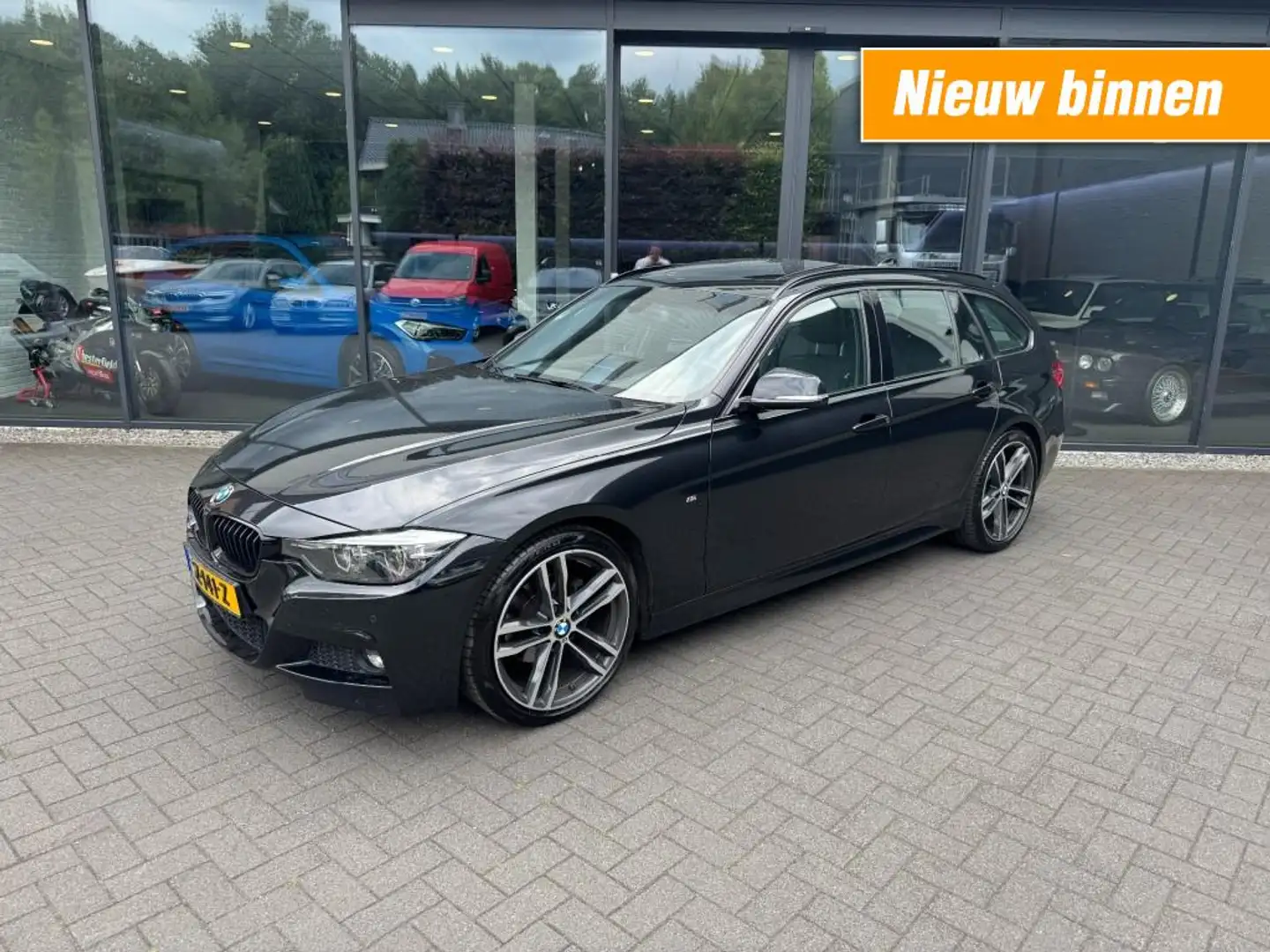 BMW 320 320i Touring M-Sport ShadowExe,NaviPro,Pano,SportB Zwart - 1