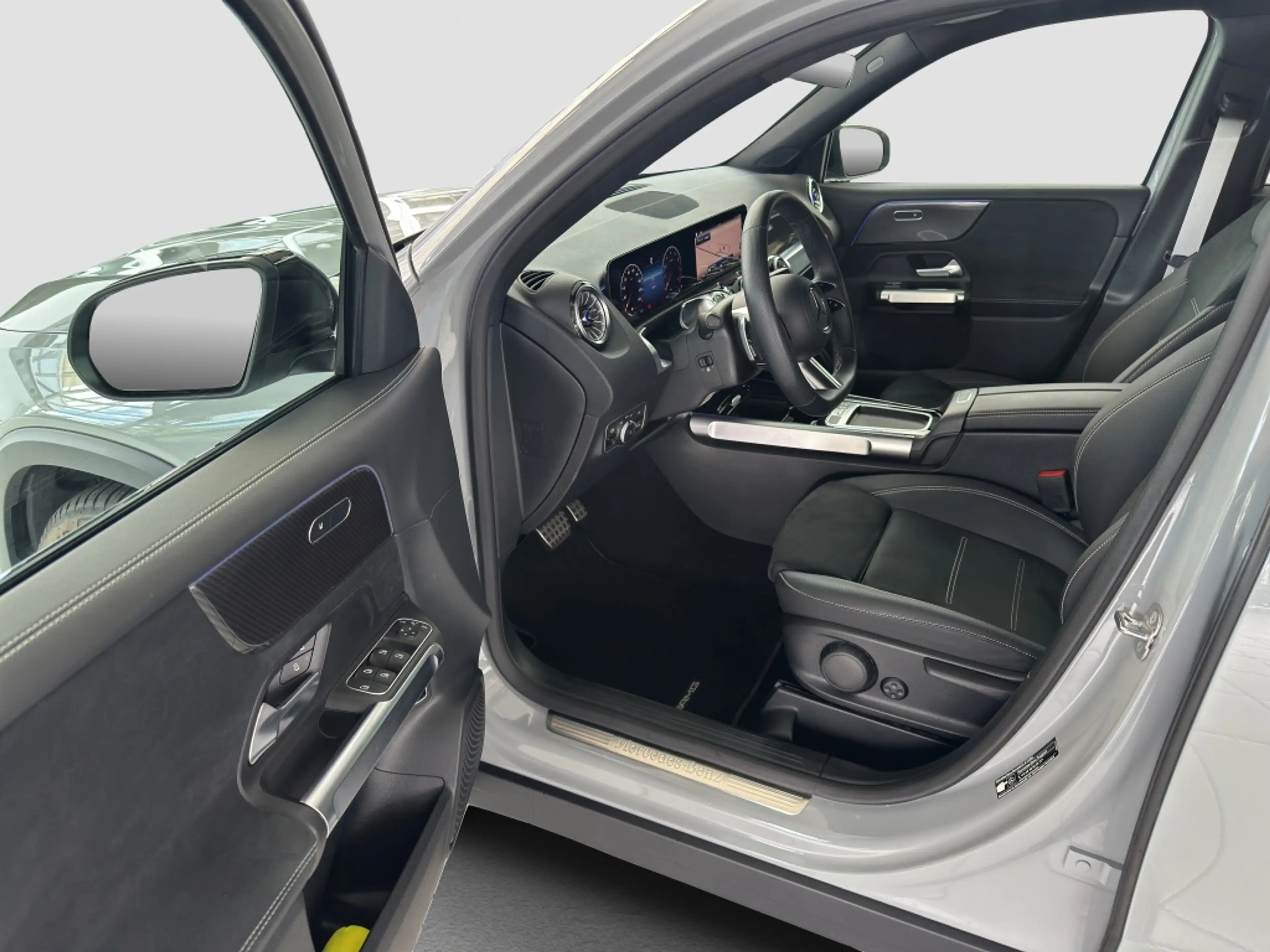 Mercedes-Benz GLB 200 AMG*Night*LED*KeyLess*PDC*ParkAss*RFK — photo 14