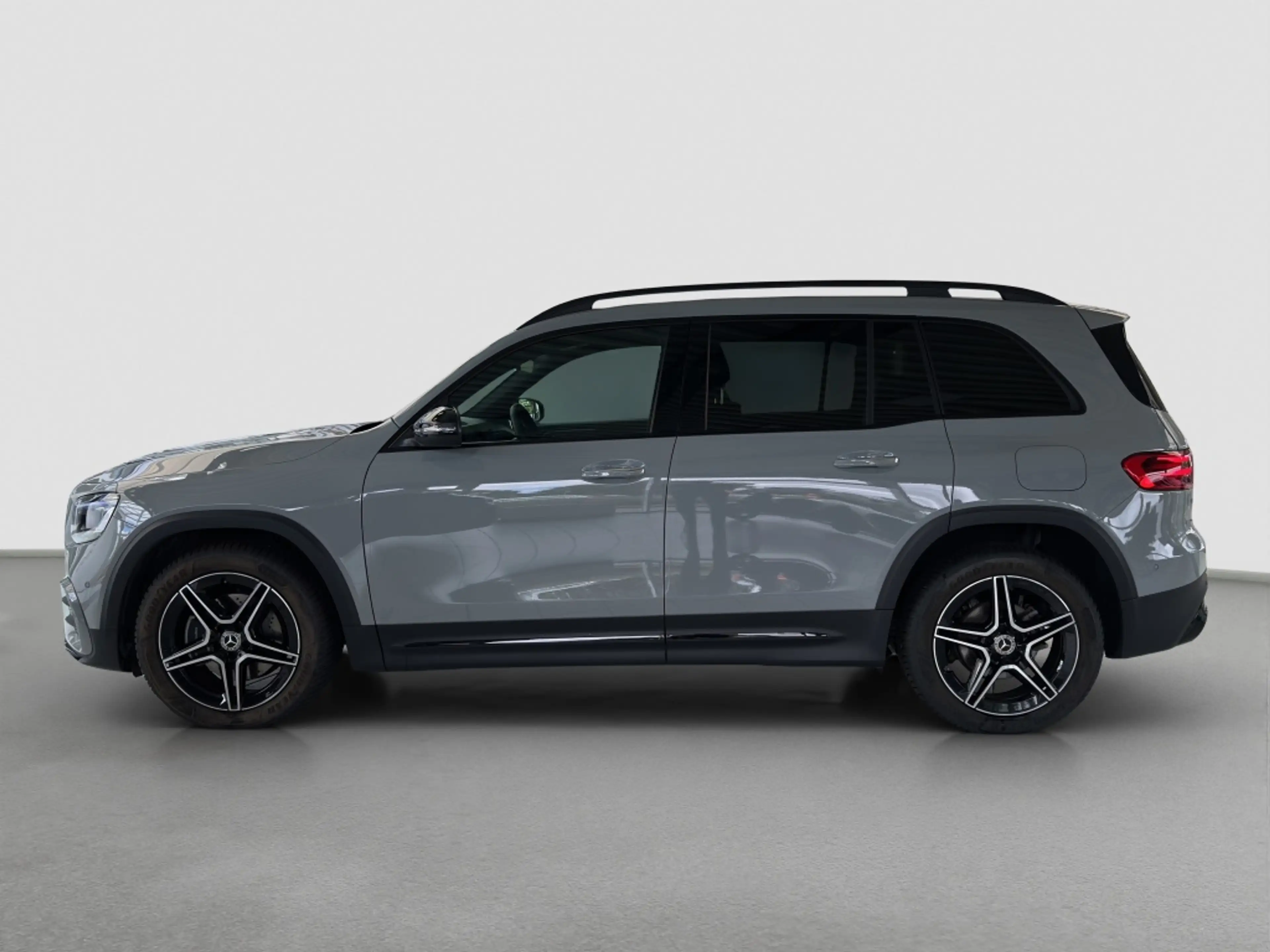 Mercedes-Benz GLB 200 AMG*Night*LED*KeyLess*PDC*ParkAss*RFK — photo 4