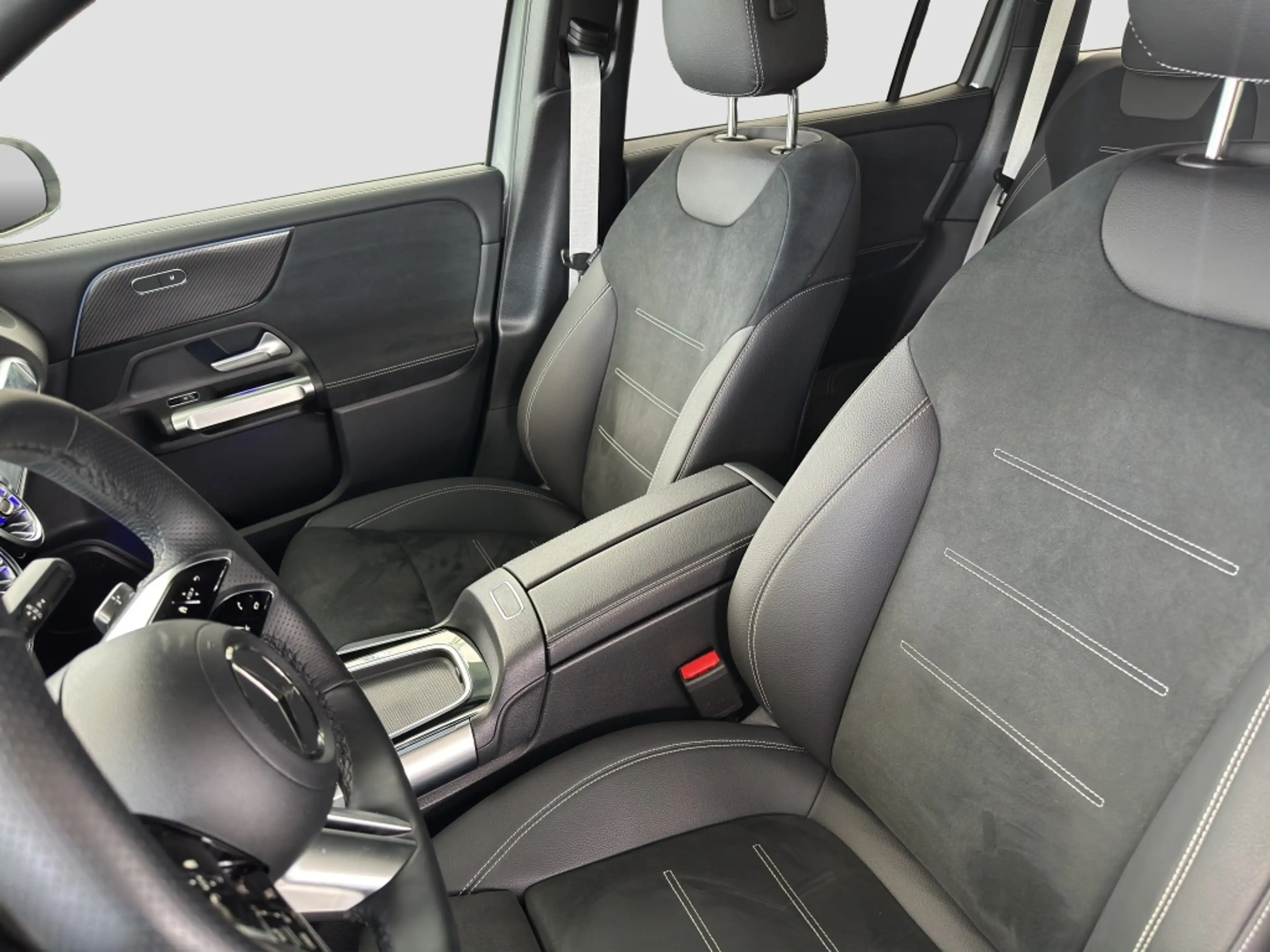 Mercedes-Benz GLB 200 AMG*Night*LED*KeyLess*PDC*ParkAss*RFK — photo 7
