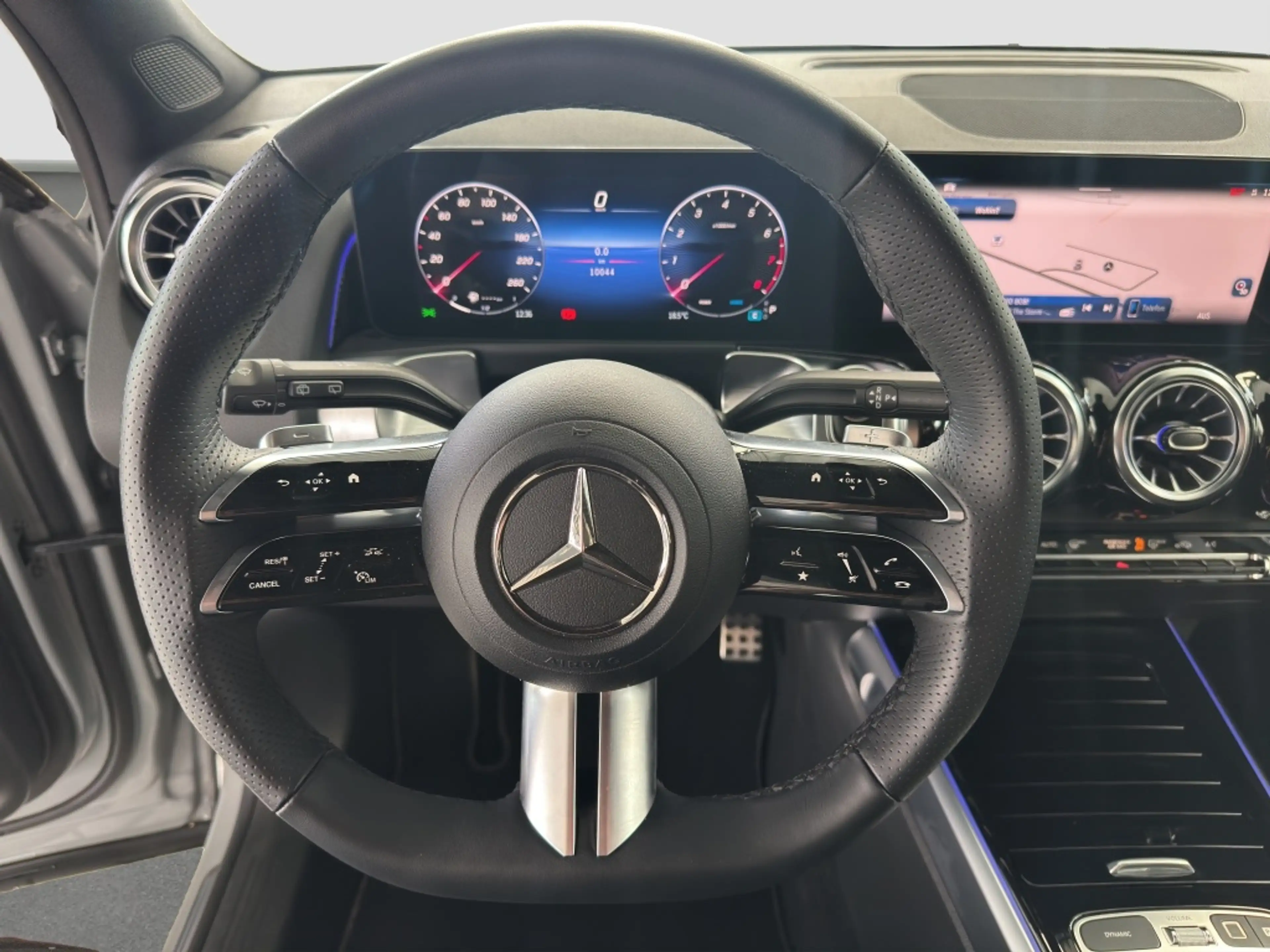 Mercedes-Benz GLB 200 AMG*Night*LED*KeyLess*PDC*ParkAss*RFK — photo 9