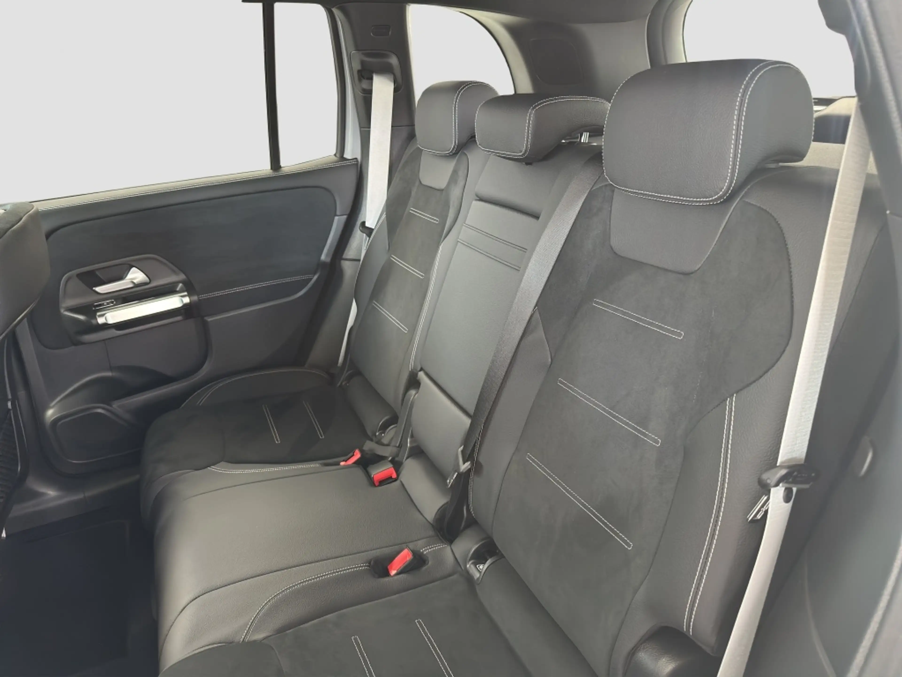 Mercedes-Benz GLB 200 AMG*Night*LED*KeyLess*PDC*ParkAss*RFK — photo 13