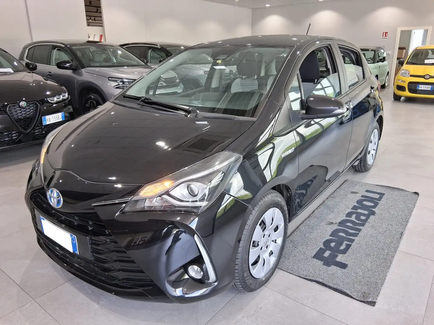 Toyota Yaris Yaris 5p 1.5h Active Automatica Noir - 1