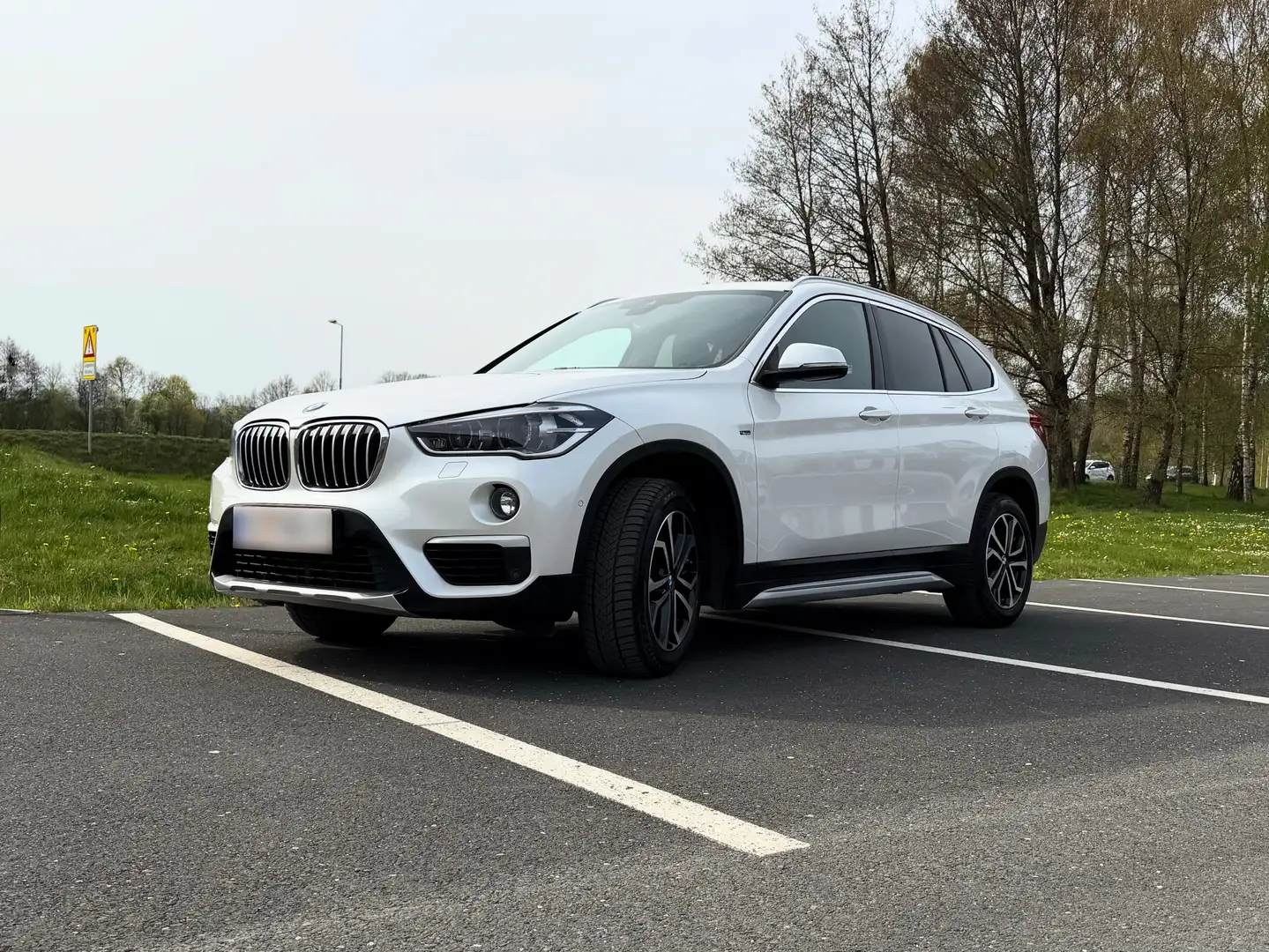 BMW X1 X1 xDrive18d xLine Aut. xLine Weiß - 1