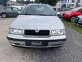 Skoda Octavia Combi 1.6 GLX 74kW Tüv + Insp. neu Срібний - thumbnail 2