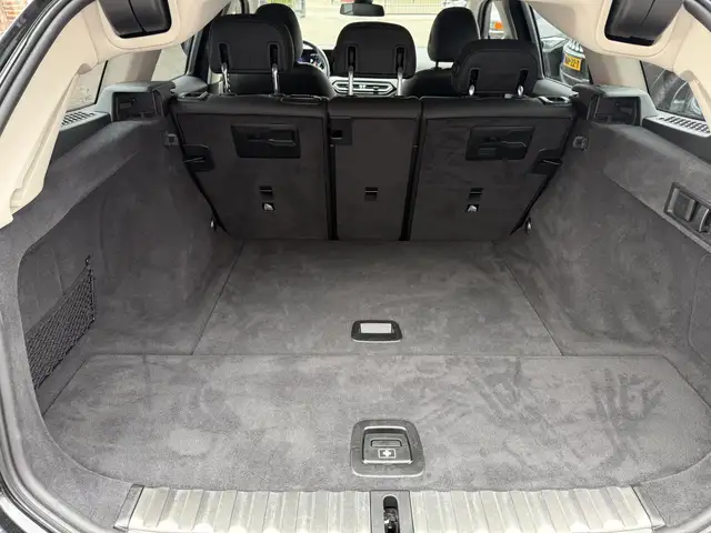 BMW 3 Series view 24