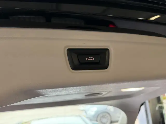 BMW 3 Series view 22