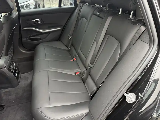 BMW 3 Series view 21