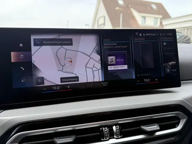BMW 3 Series view 5