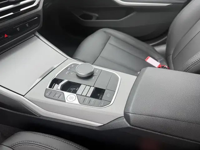 BMW 3 Series view 15