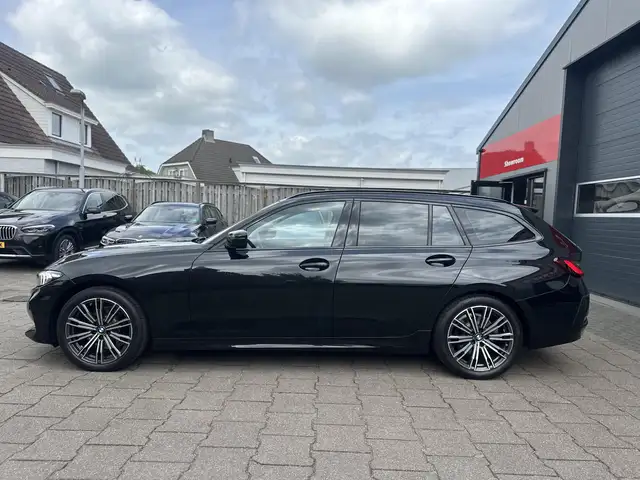 BMW 3 Series view 4